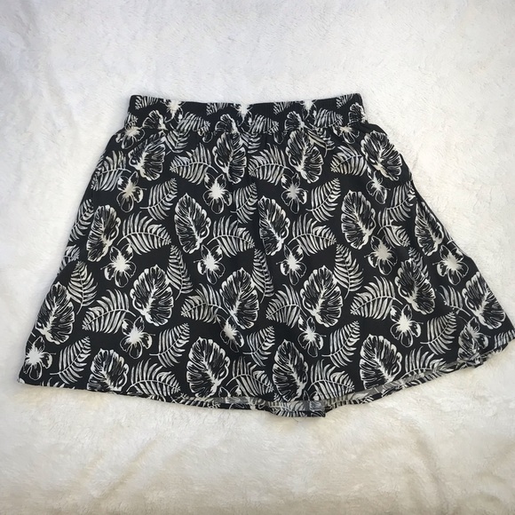 Divided by H&M, Skirt, Size 8 - Picture 2 of 7